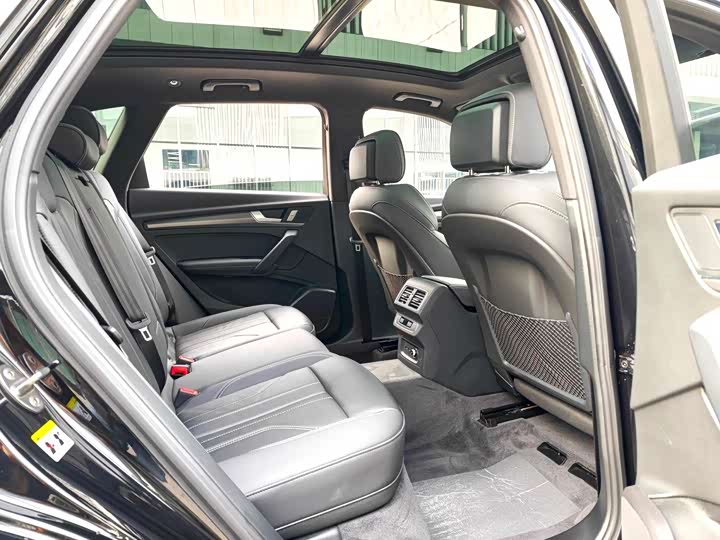 Фото 8 - Audi Q5L