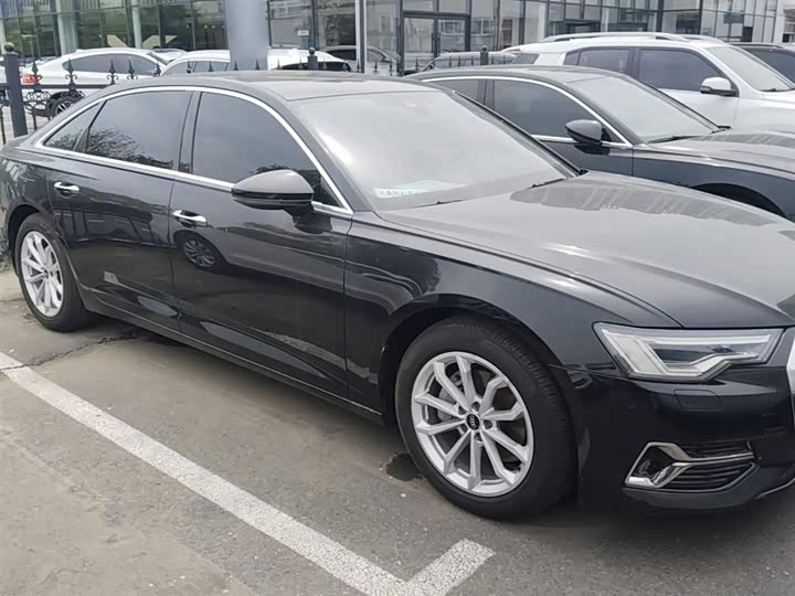 Фото 4 - Audi A6L