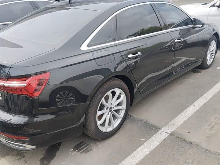 Фото 7 - Audi A6L
