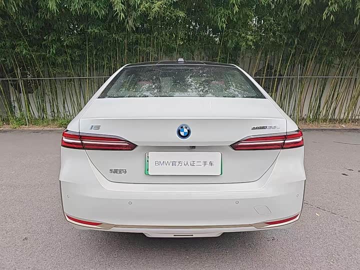 Фото 3 - BMW i5