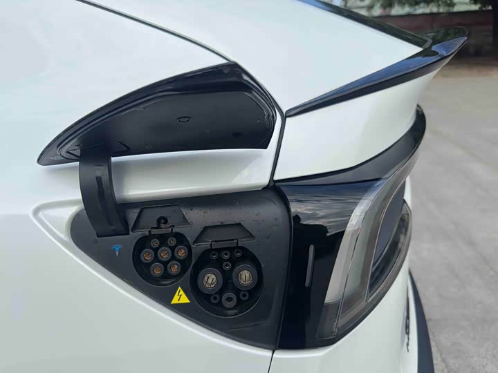 Фото 8 - Tesla Model Y