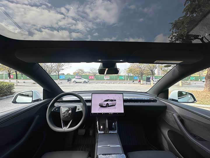 Фото 9 - Tesla Model Y