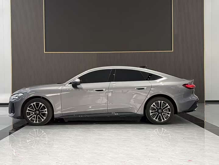 صورة 6 - Audi A5L Sportback
