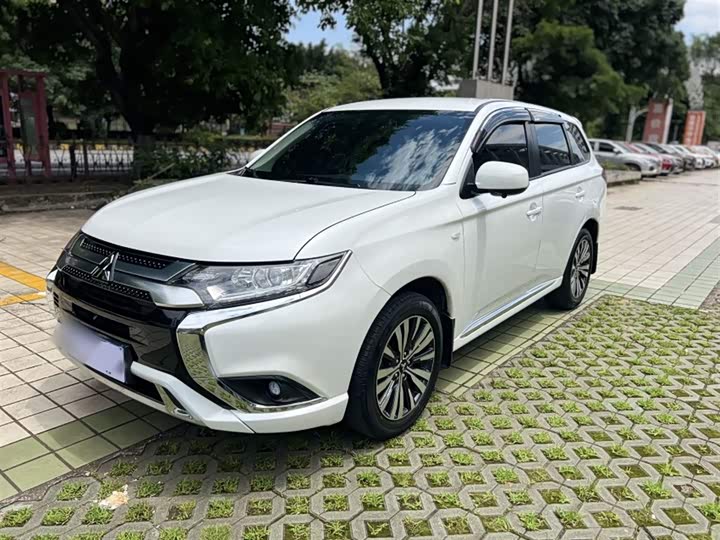 Zdjęcie 2 - Mitsubishi Outlander