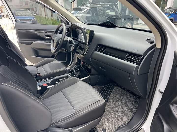 Zdjęcie 3 - Mitsubishi Outlander