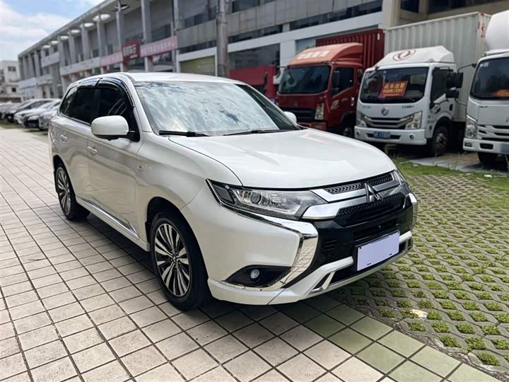 Zdjęcie 8 - Mitsubishi Outlander