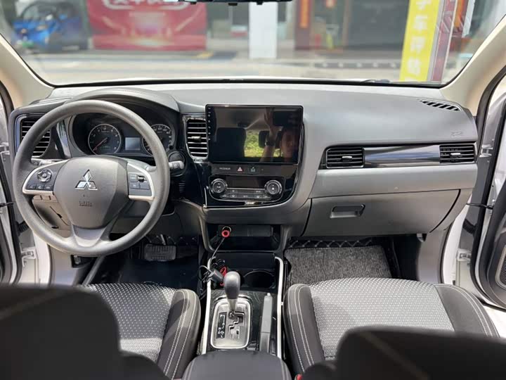 Zdjęcie 9 - Mitsubishi Outlander