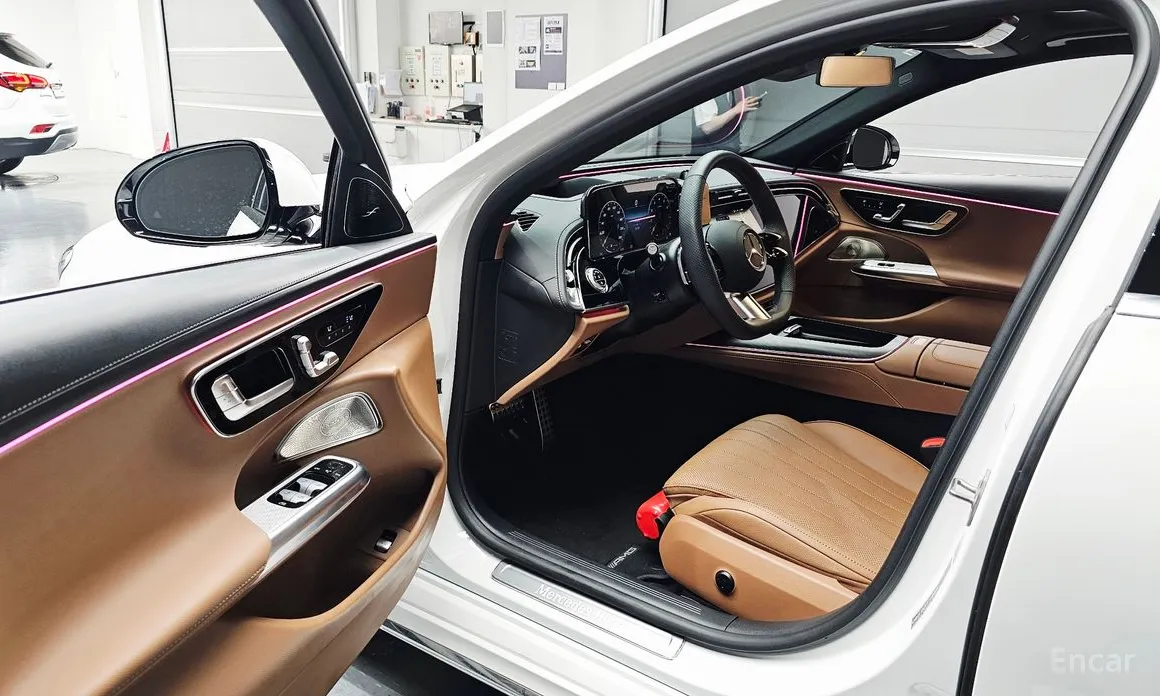 Photo 10 - Mercedes-Benz E-Class
