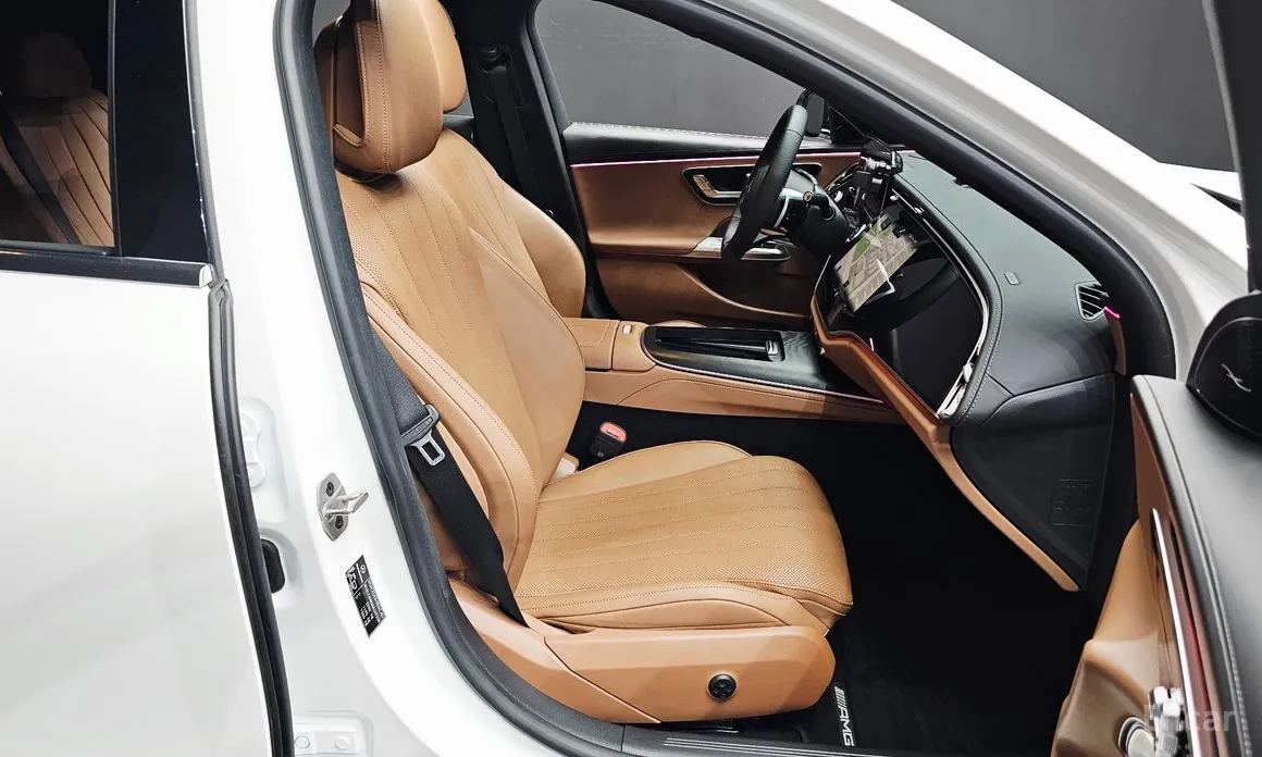 Photo 12 - Mercedes-Benz E-Class