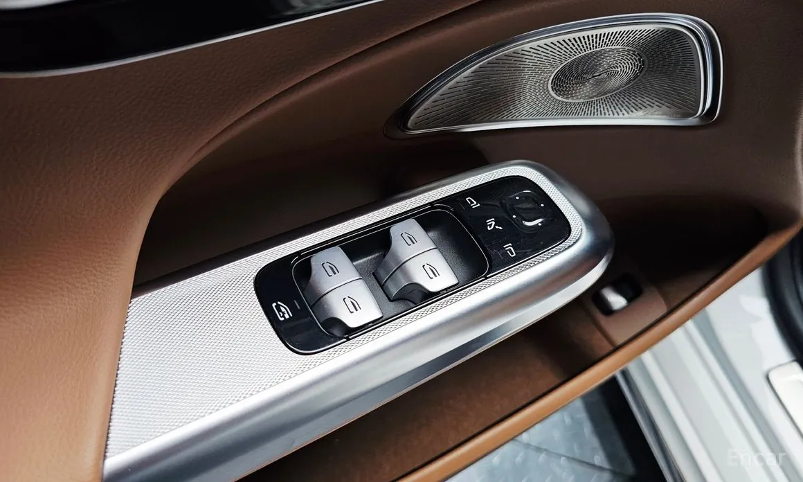 Photo 15 - Mercedes-Benz E-Class