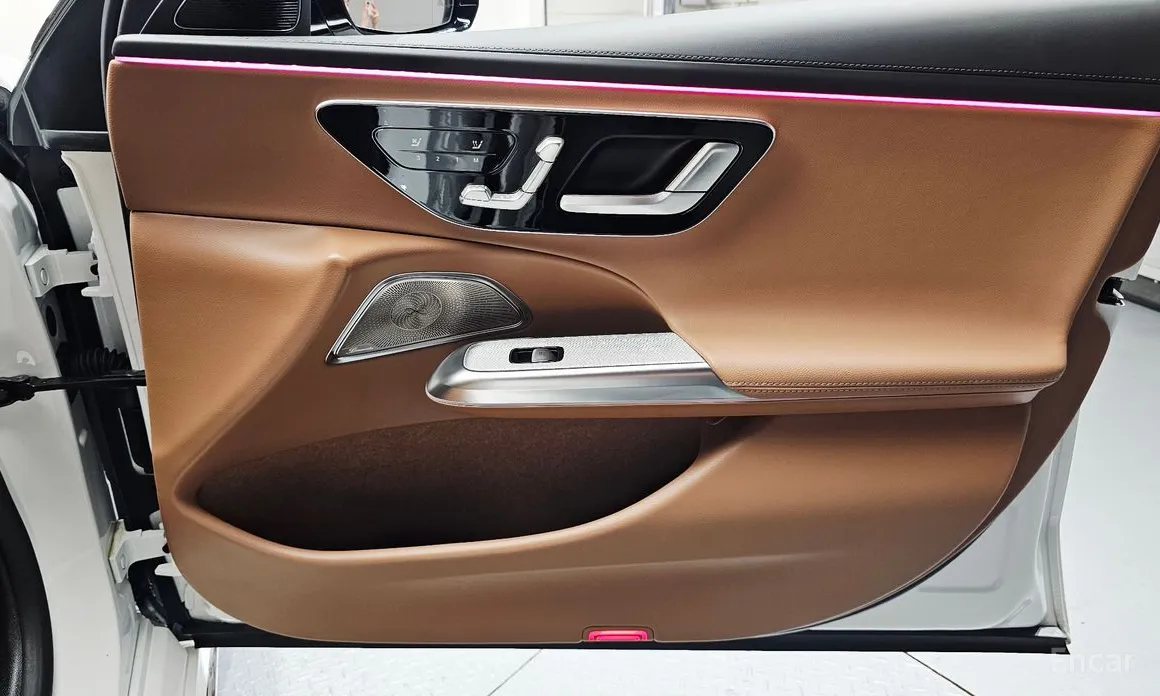 Photo 25 - Mercedes-Benz E-Class