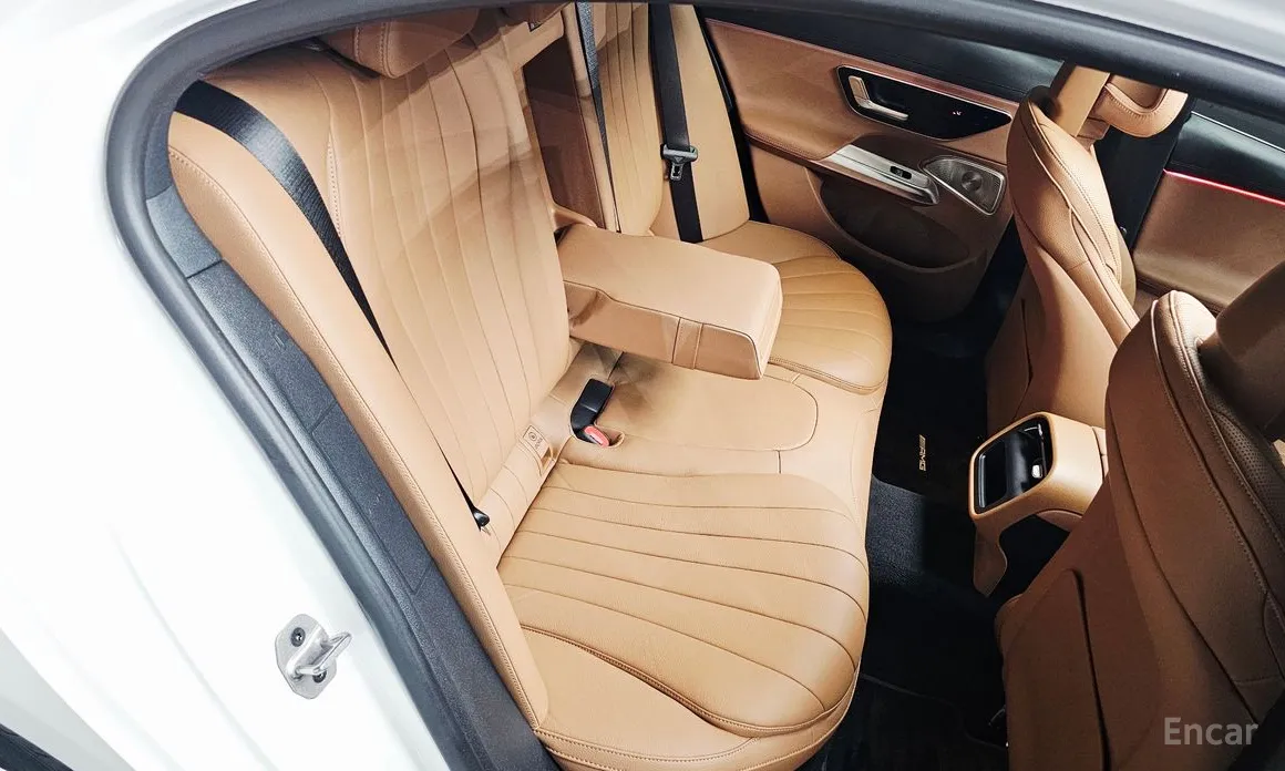 Photo 26 - Mercedes-Benz E-Class