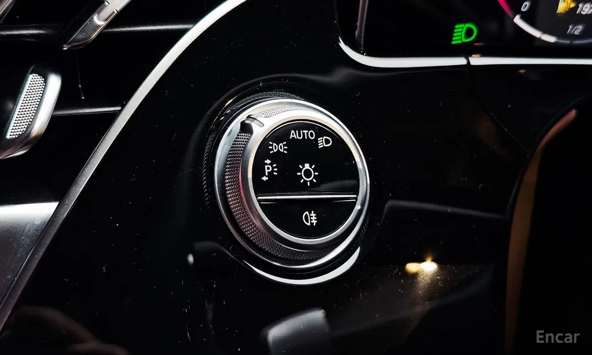 Photo 27 - Mercedes-Benz E-Class