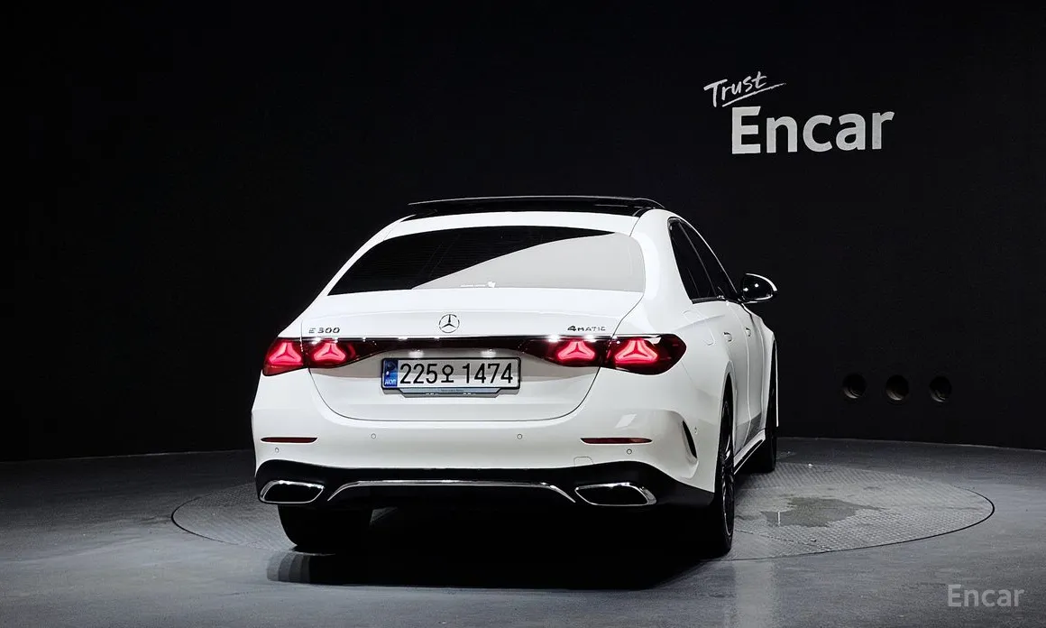 Photo 4 - Mercedes-Benz E-Class