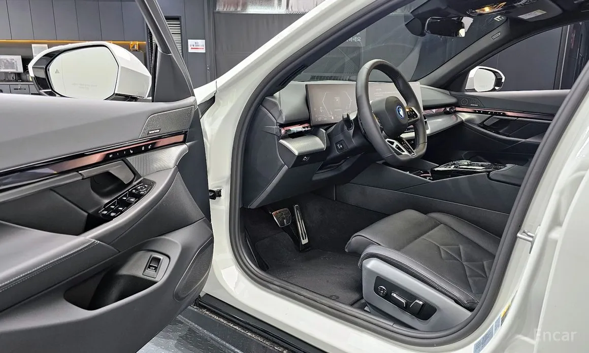 BMW 5 Series 2023 530e M Sport