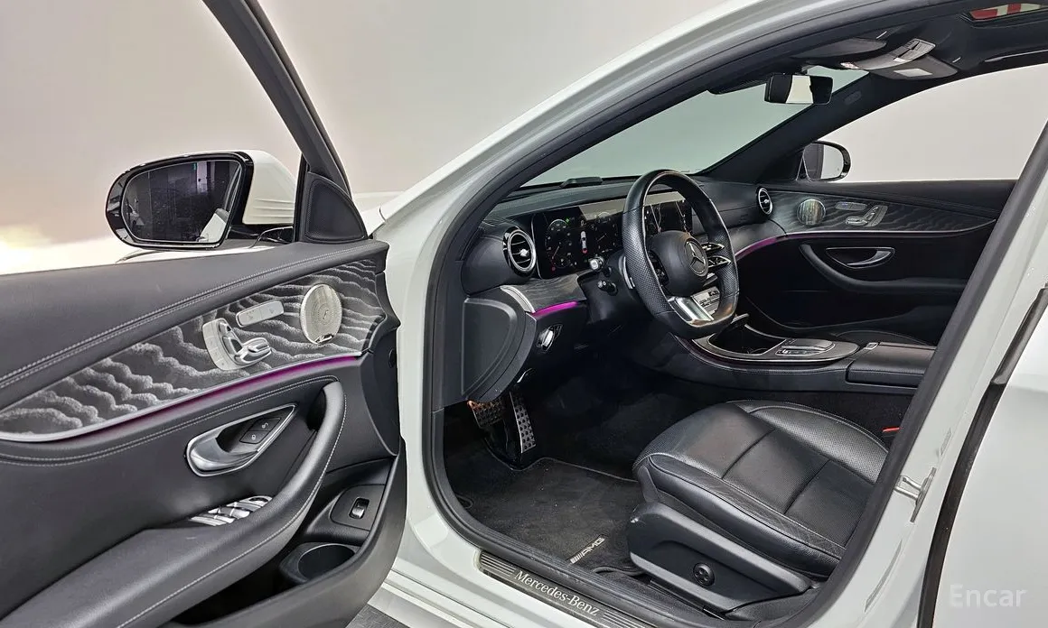 Фото 10 - Mercedes-Benz E-Class