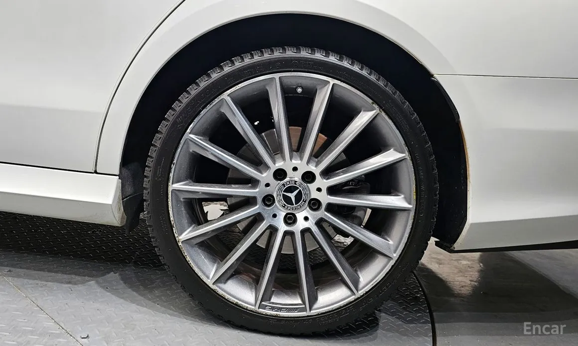 Фото 21 - Mercedes-Benz E-Class