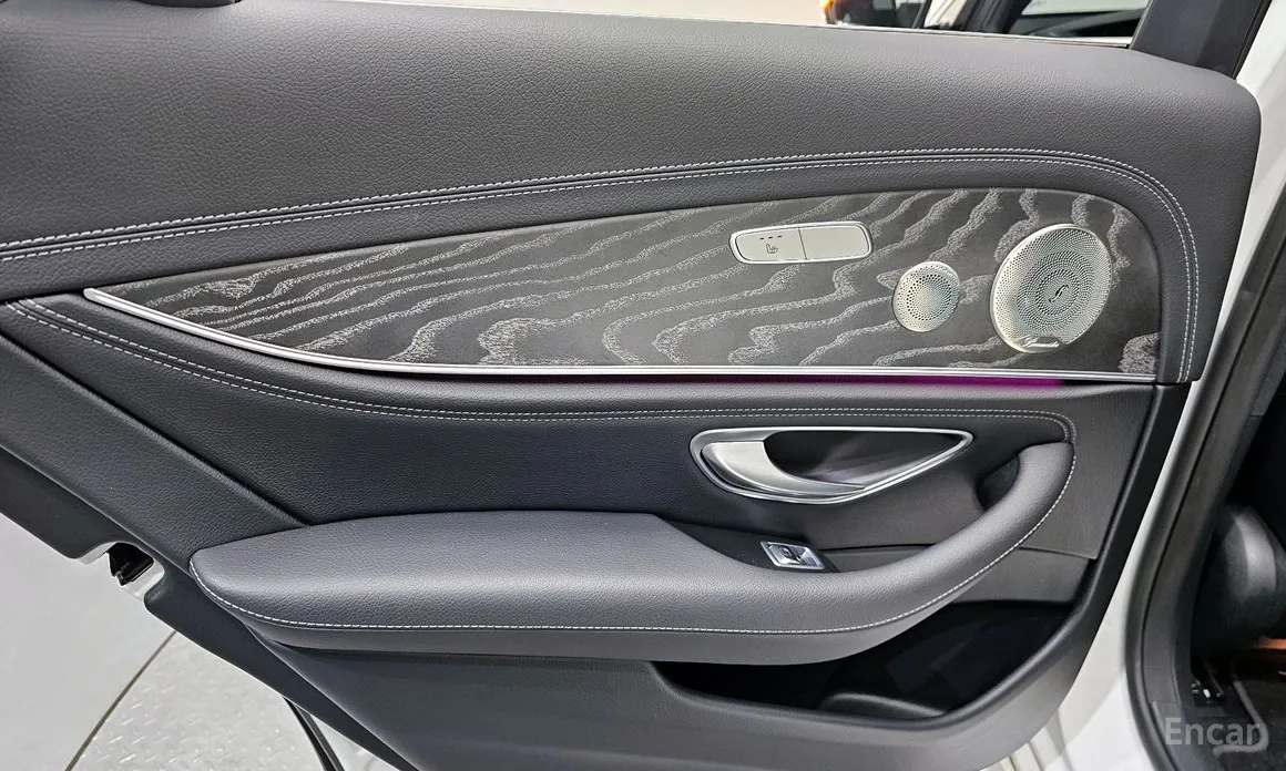Фото 25 - Mercedes-Benz E-Class