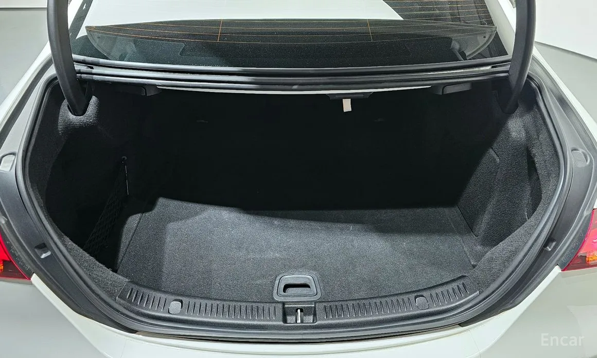 Фото 27 - Mercedes-Benz E-Class