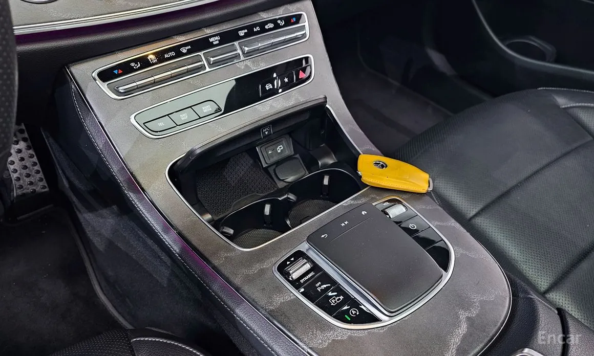 Фото 28 - Mercedes-Benz E-Class