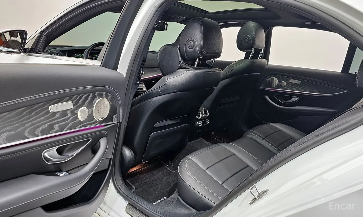 Фото 31 - Mercedes-Benz E-Class