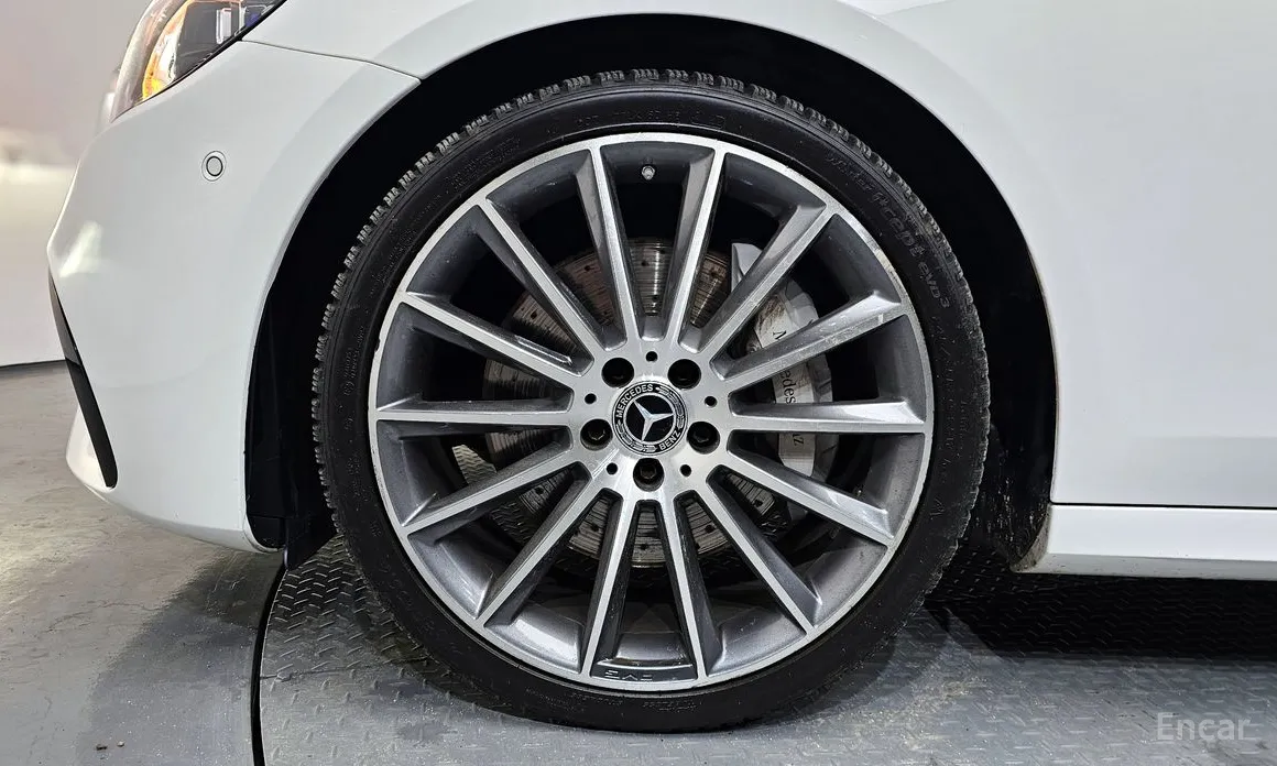 Фото 5 - Mercedes-Benz E-Class