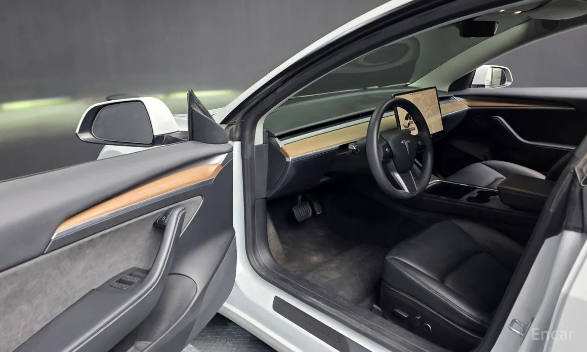 Photo 10 - Tesla Model 3