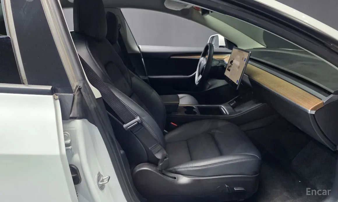 Photo 11 - Tesla Model 3