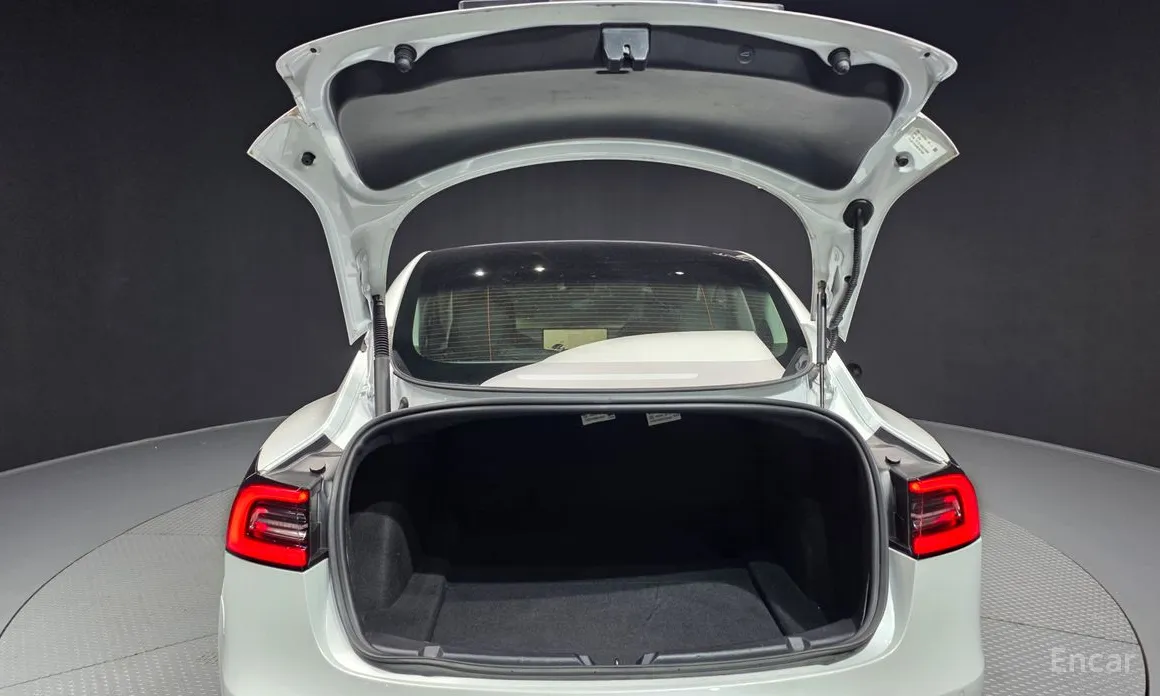 Photo 20 - Tesla Model 3