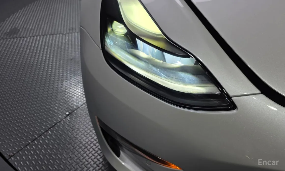 Photo 22 - Tesla Model 3
