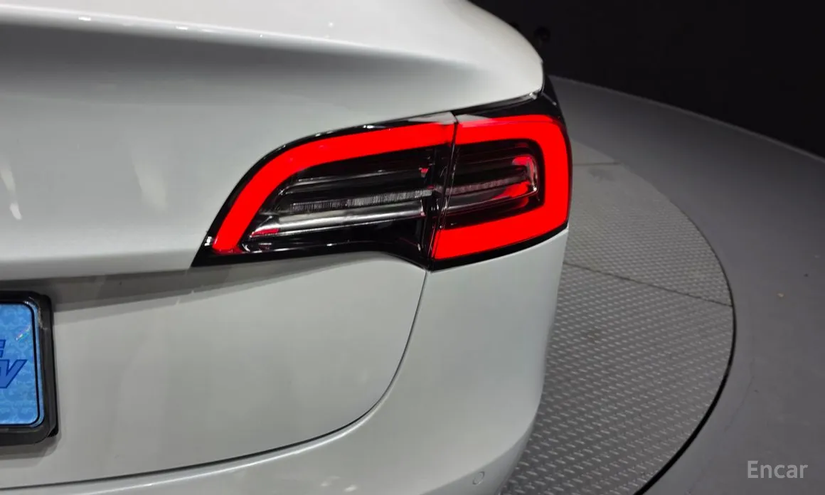 Photo 23 - Tesla Model 3