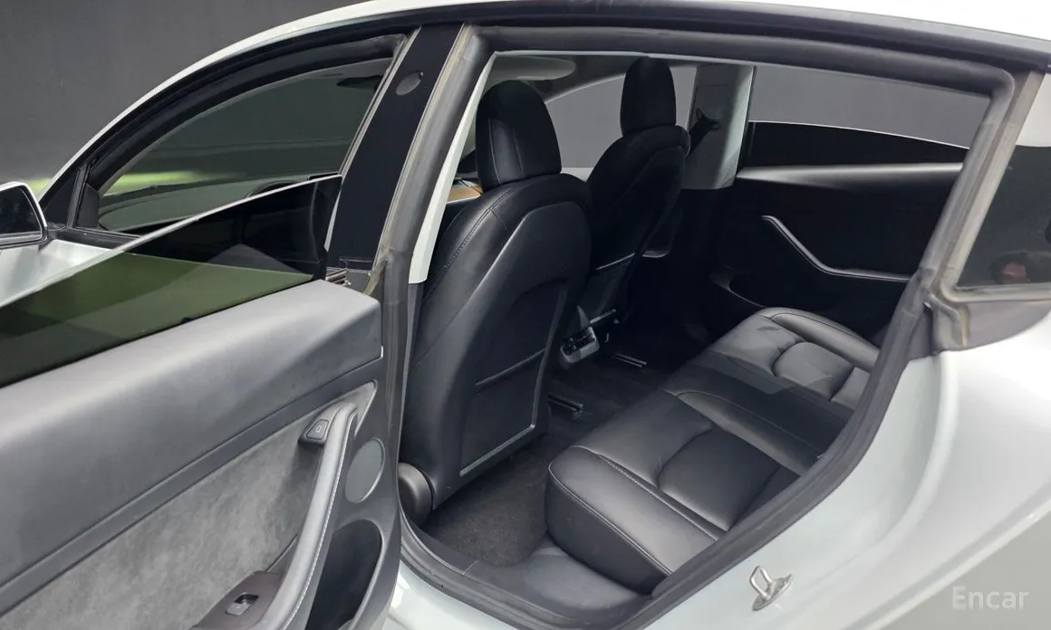 Photo 26 - Tesla Model 3