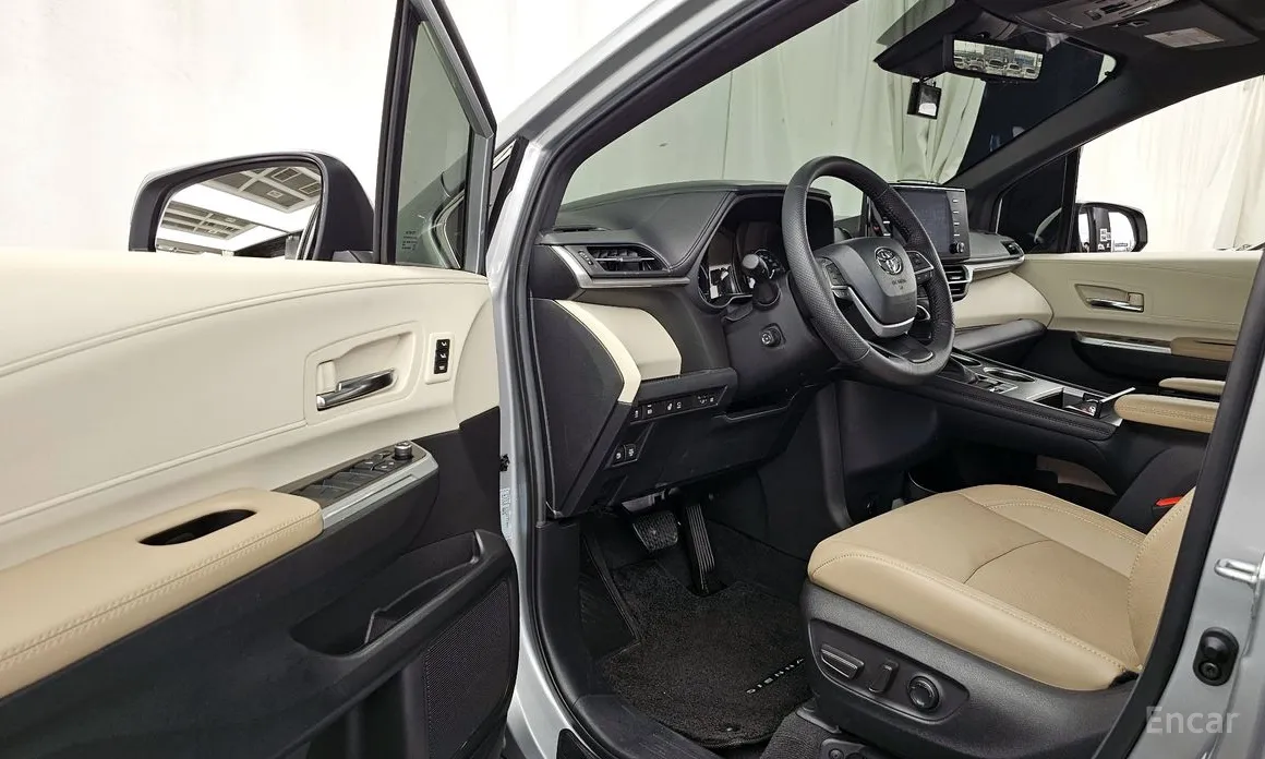 صورة 10 - Toyota Sienna