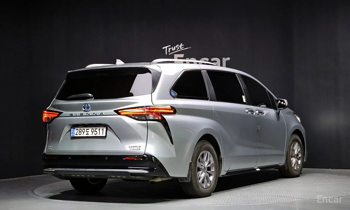 صورة 2 - Toyota Sienna