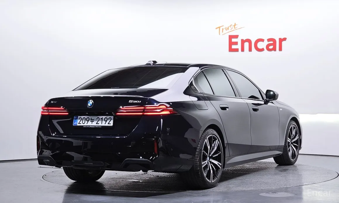 Photo 2 - BMW 5 Series