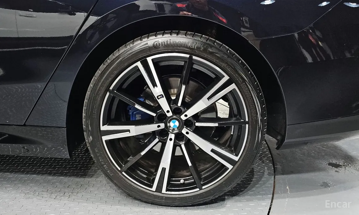 Photo 21 - BMW 5 Series