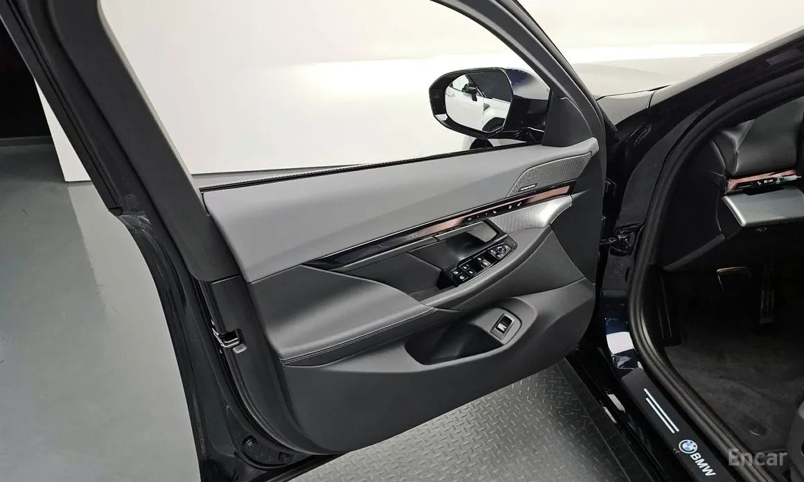 Photo 24 - BMW 5 Series