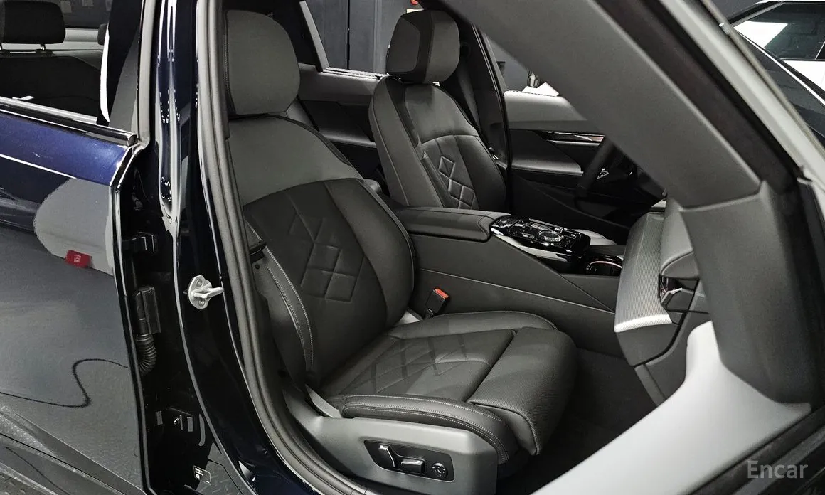 Photo 26 - BMW 5 Series