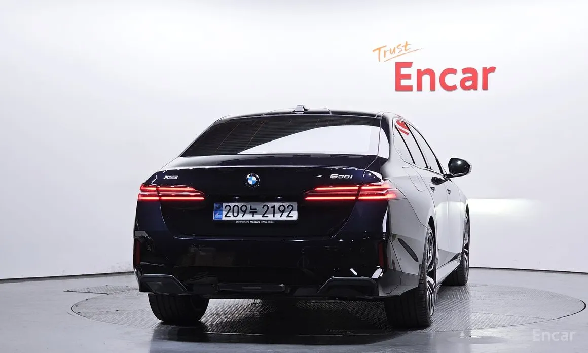 Photo 4 - BMW 5 Series