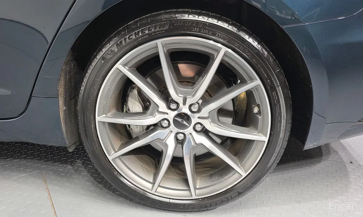 Genesis G70 2020 Gasoline 3.3T 2WD