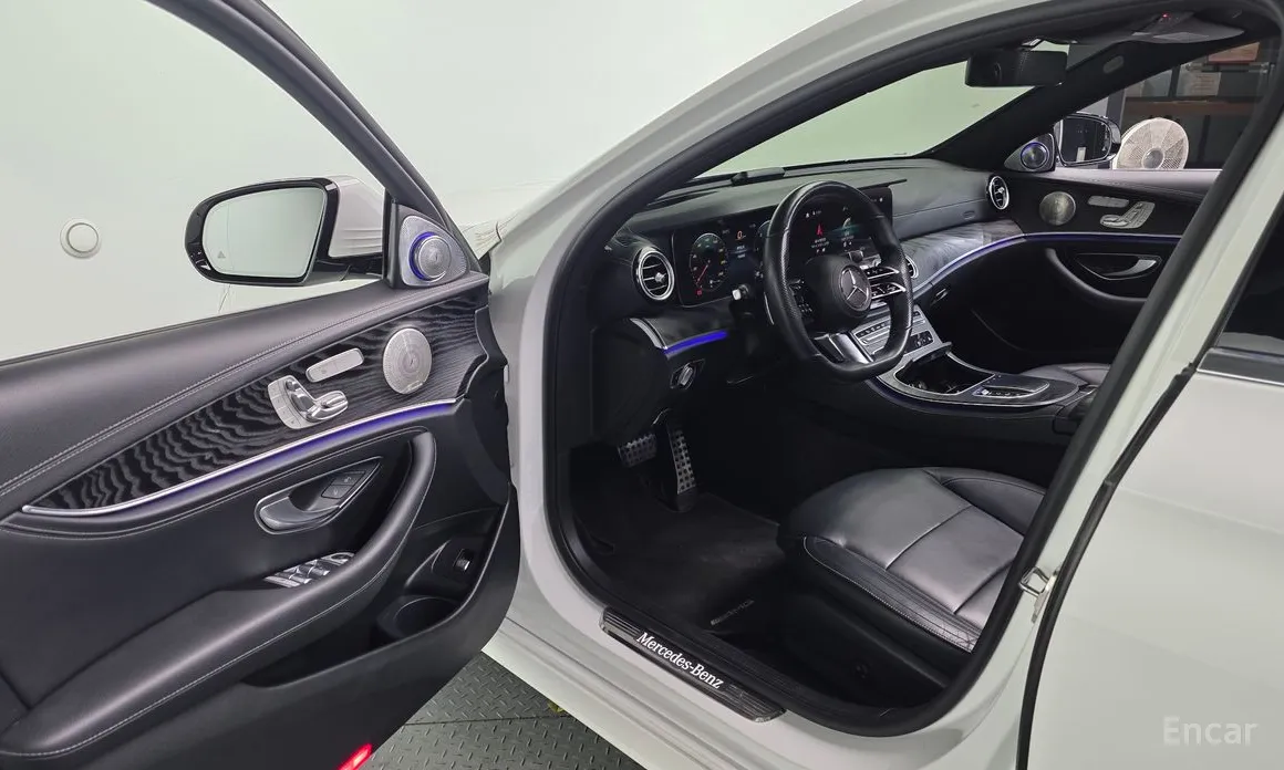 Фото 10 - Mercedes-Benz E-Class
