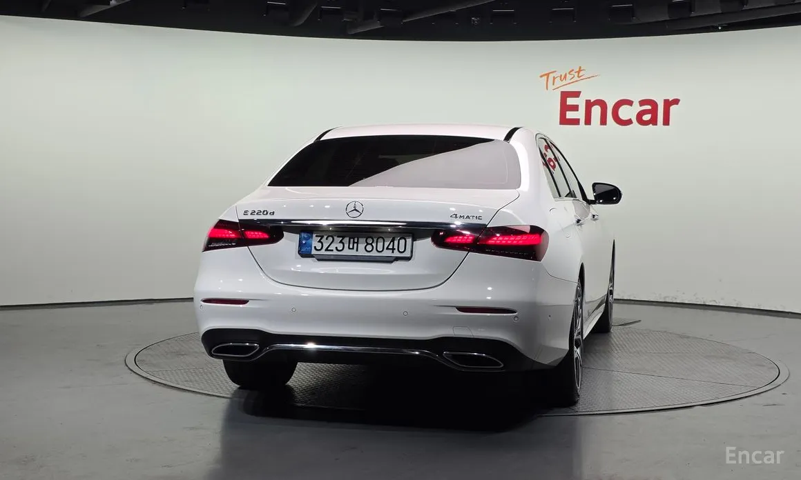 Фото 4 - Mercedes-Benz E-Class