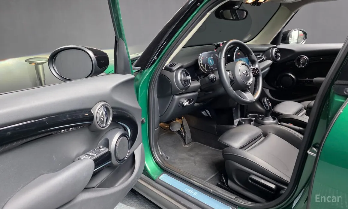 Mini Cooper 2001 Classic Plus Launch Pack