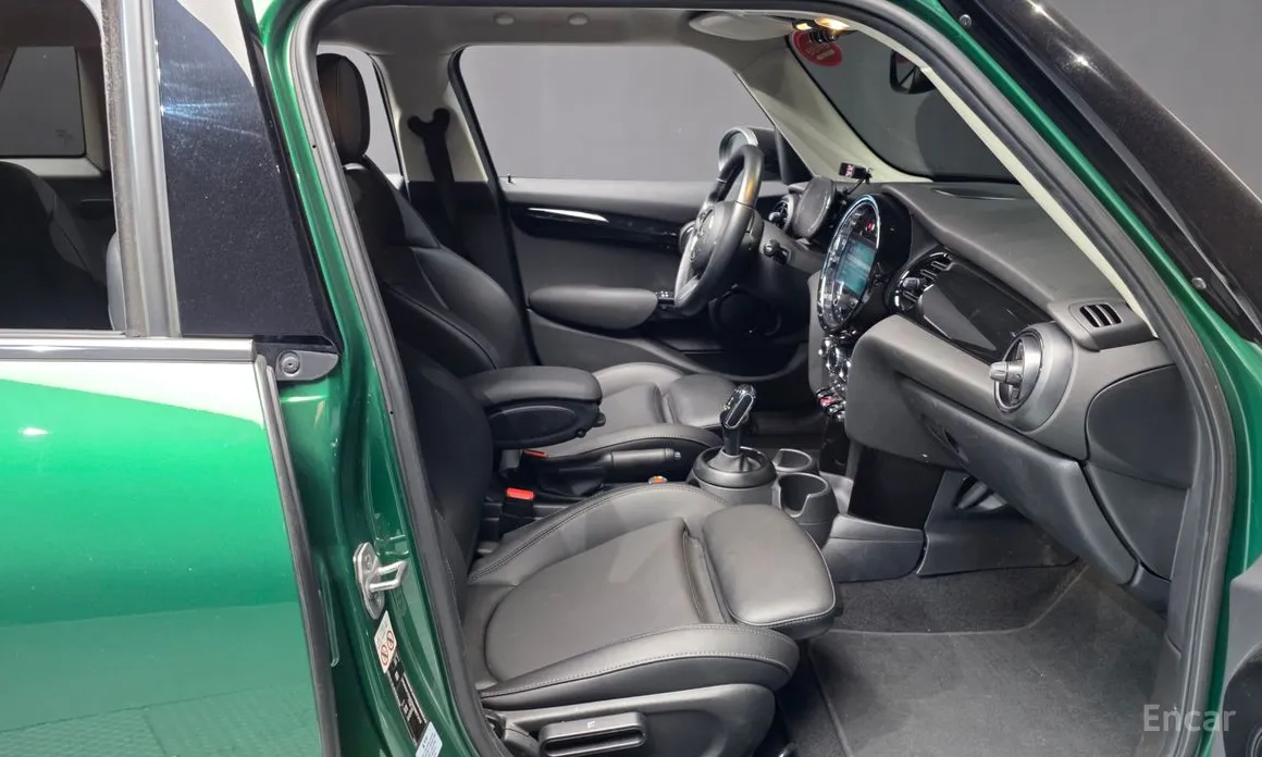 Mini Cooper 2001 Classic Plus Launch Pack