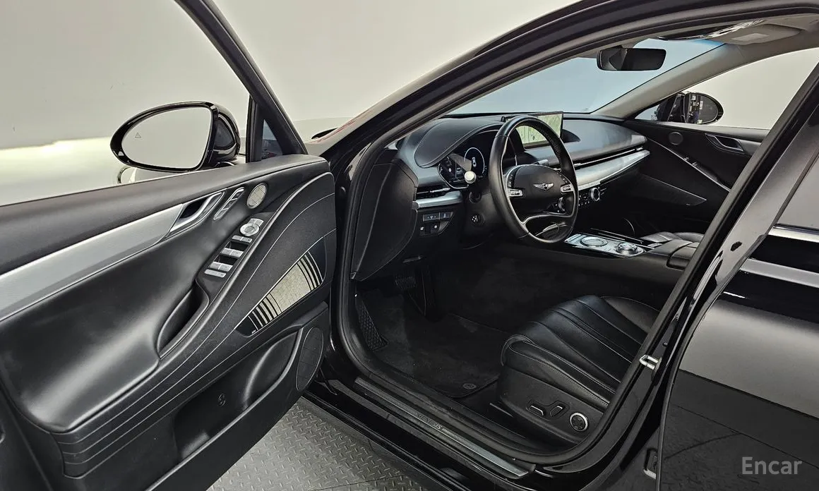 Photo 10 - Genesis G80