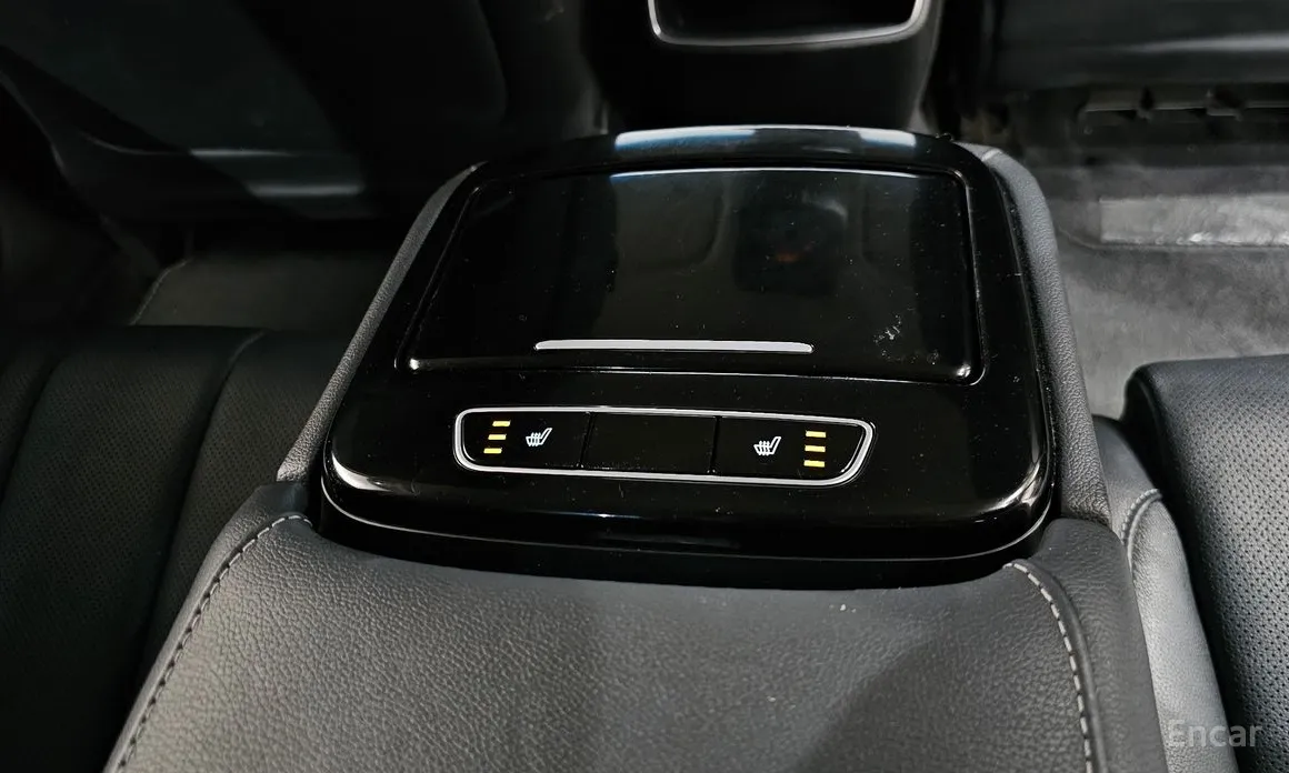 Photo 18 - Genesis G80