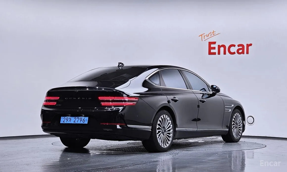 Photo 2 - Genesis G80