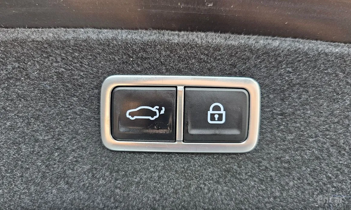 Photo 20 - Genesis G80
