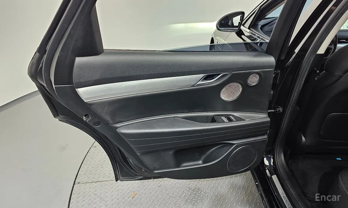 Photo 25 - Genesis G80