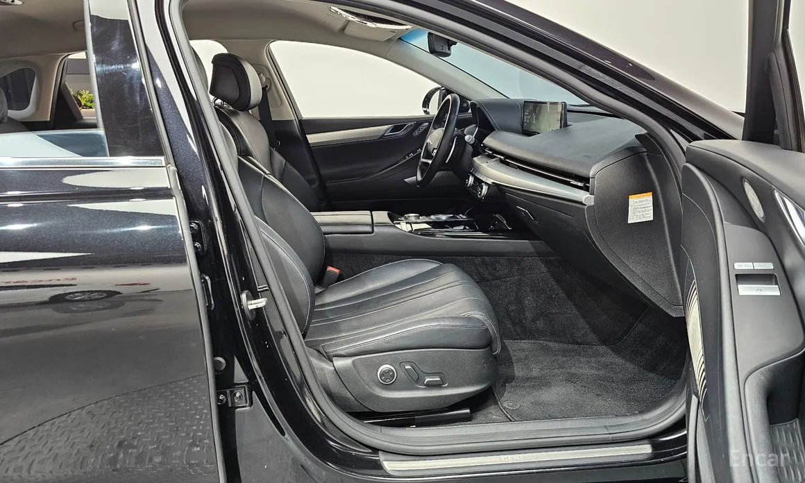 Photo 26 - Genesis G80